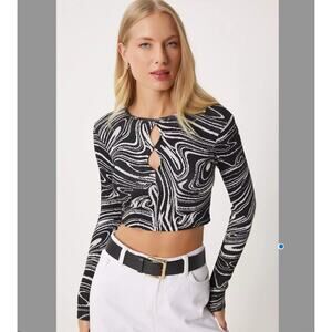 Zara Abstract Print Crop Top  Size L Black‎ White Long Sleeve Keyhole Cutout Y2k